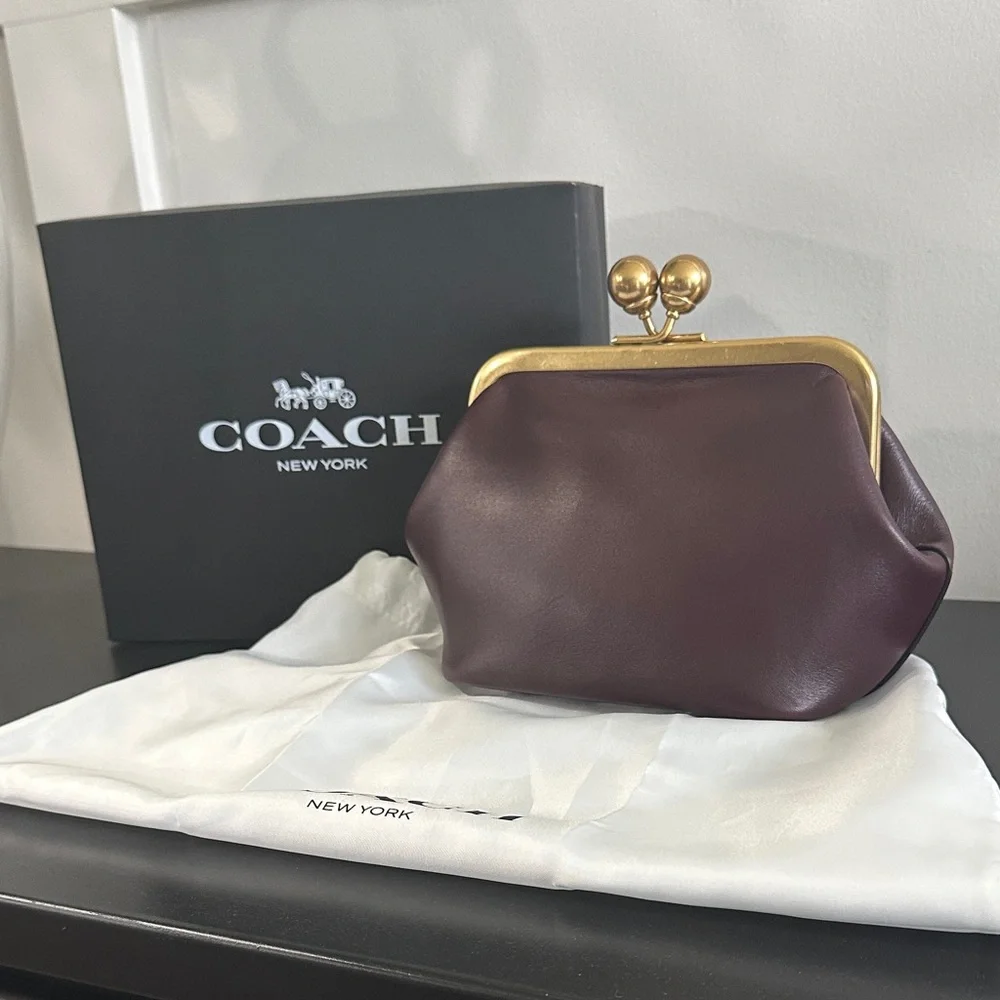Coach Kisslock 16 - Black Currant - Picture 1 of 9